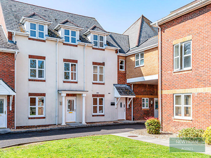 3 Bedroom Flat For Sale In Solent Court, Bells Lane, Fareham, PO14