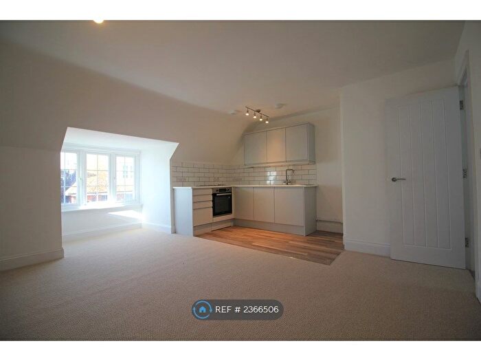 1 Bedroom Flat To Rent In Pier Street, Lee-On-The-Solent, PO13