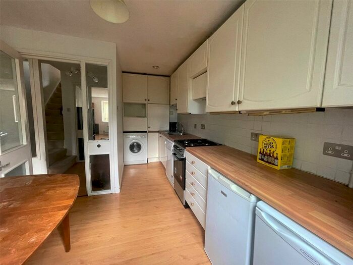 3 Bedroom Maisonette To Rent In Granville Close, Croydon, CR0