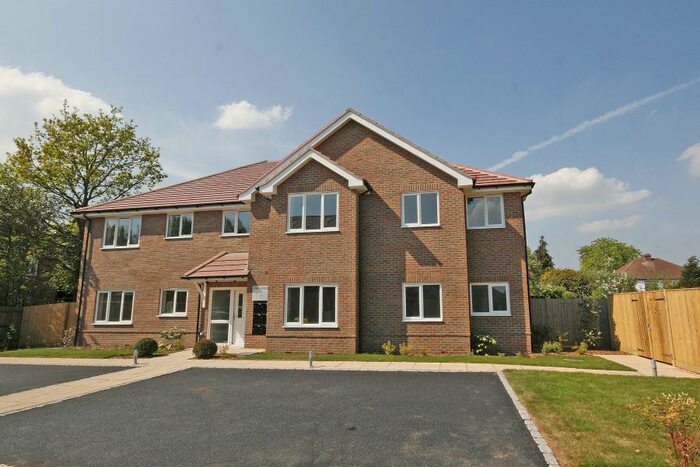 2 Bedroom Apartment To Rent In Holmfield Place, New Haw, KT15