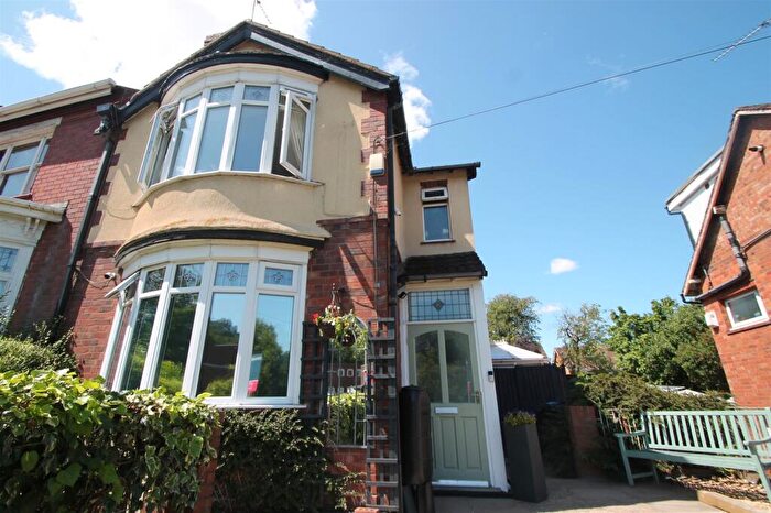 3 Bedroom Link Detached House For Sale In Barrs Road, Cradley Heath, B64