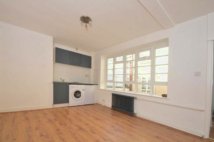 Studio To Rent In High Street, Guildford, Guildford, GU1