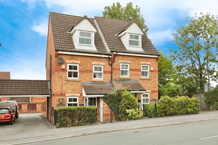 3 Bedroom Semi-Detached House For Sale In Scrooby Road, Harworth, Doncaster, DN11