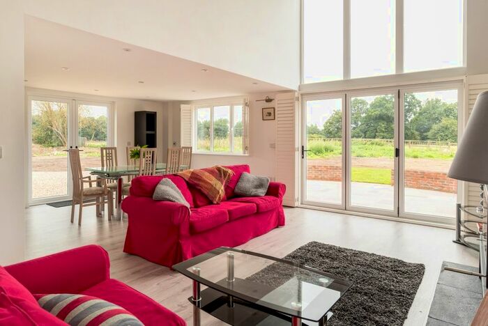 4 Bedroom Barn Conversion To Rent In Marles Lane, Billingshurst, RH14