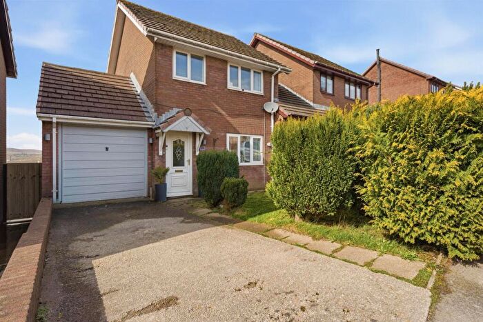 3 Bedroom Link Detached House For Sale In Oak View, Blaenavon, Pontypool, NP4