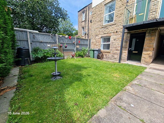 1 Bedroom Studio To Rent In Boothroyd Lane, Dewsbury, WF13