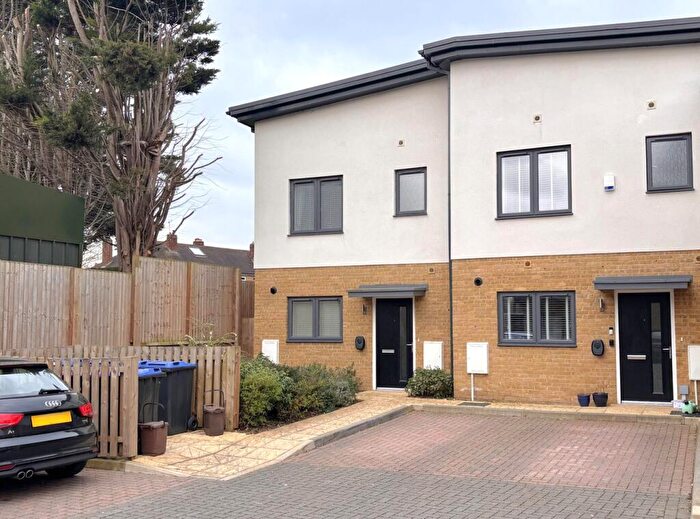 3 Bedroom End Of Terrace House For Sale In The Mead, Hitchin, SG5