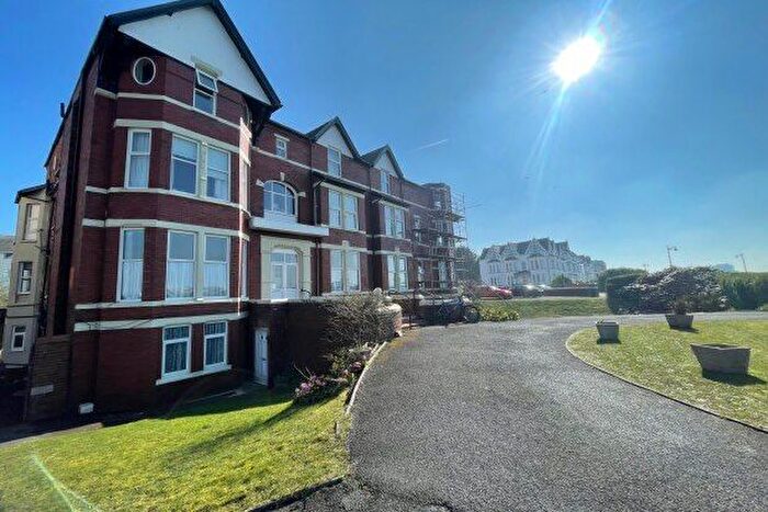 2 Bedroom Flat To Rent In Promenade, Southport, PR9
