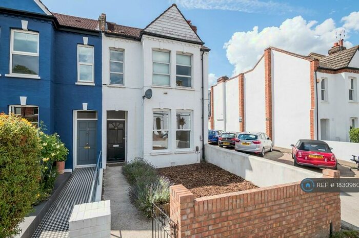 2 Bedroom Flat To Rent In Martell Road, London, SE21