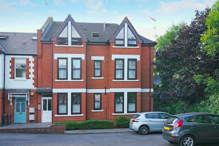 2 Bedroom Flat To Rent In York Road, London, W3