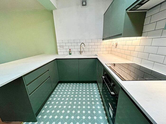 2 Bedroom Flat To Rent In Wilmslow Road, Manchester, M20