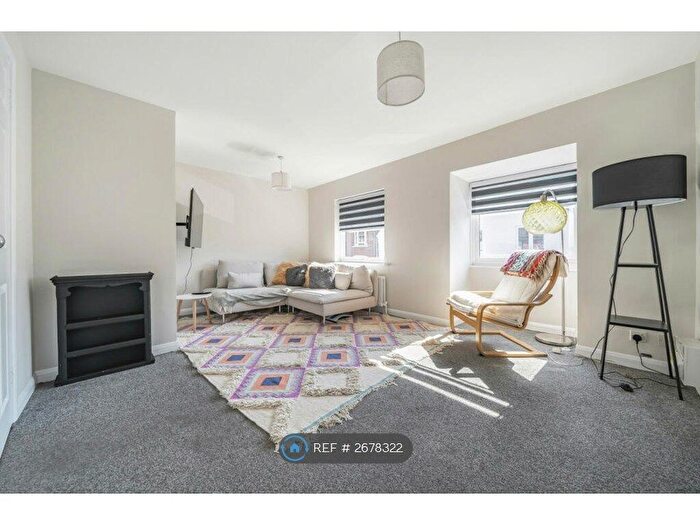 2 Bedroom Maisonette To Rent In Nugent Court, Guildford, GU2