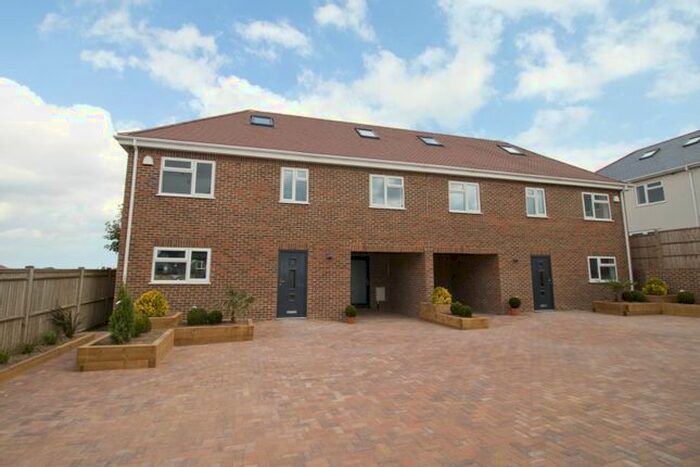 4 Bedroom Semi-Detached House To Rent In The Droveway, St. Margarets Bay, Dover, CT15