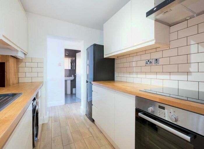 1 Bedroom Flat To Rent In Clacton Road, Walthamstow, London, E17