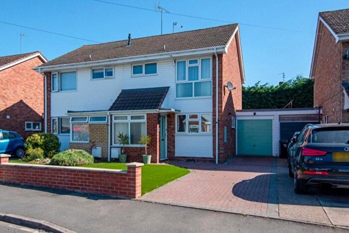 3 Bedroom Semi-Detached House For Sale In Beaufort Avenue, Kidderminster, Worcestershire, DY11
