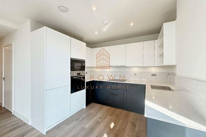 2 Bedroom Flat To Rent In Menara Point - Th Floor, Twelvetrees Park, E16