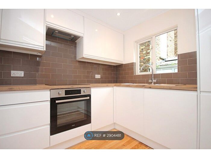 Studio To Rent In Danbury Street, London, N1