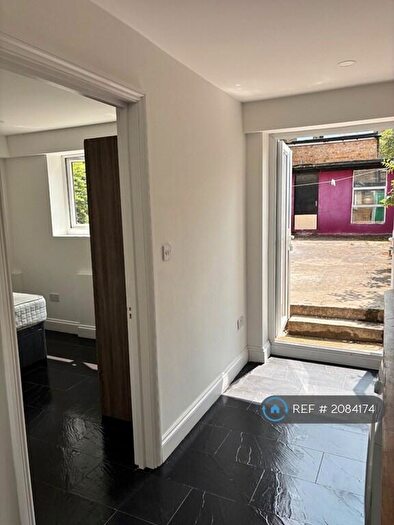 1 Bedroom Flat To Rent In Lea Bridge Road, London, E5