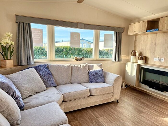 2 Bedroom Mobile/park Home For Sale In St. Johns Road, Whitstable, CT5