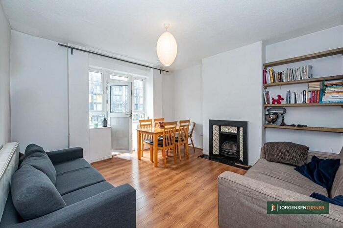 3 Bedroom Flat To Rent In White City Estate, Shepherd's Bush, W12