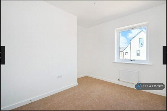 5 Bedroom Terraced House To Rent In Hughes Road, Hainault, IG6