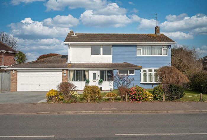 4 Bedroom Detached House For Sale In Yallop Avenue, Gorleston, NR31