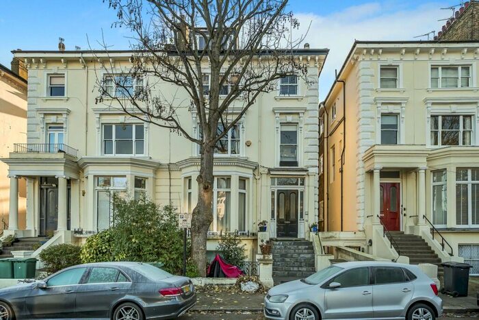 3 Bedroom Apartment To Rent In Belsize Square, London, NW3