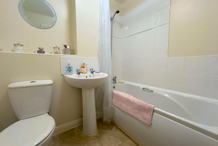 2 Bedroom Town House For Sale In Summer Fields Drive, Midway, Swadlincote, DE11