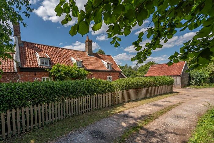 5 Bedroom Cottage For Sale In Hardingham, Norwich, NR9