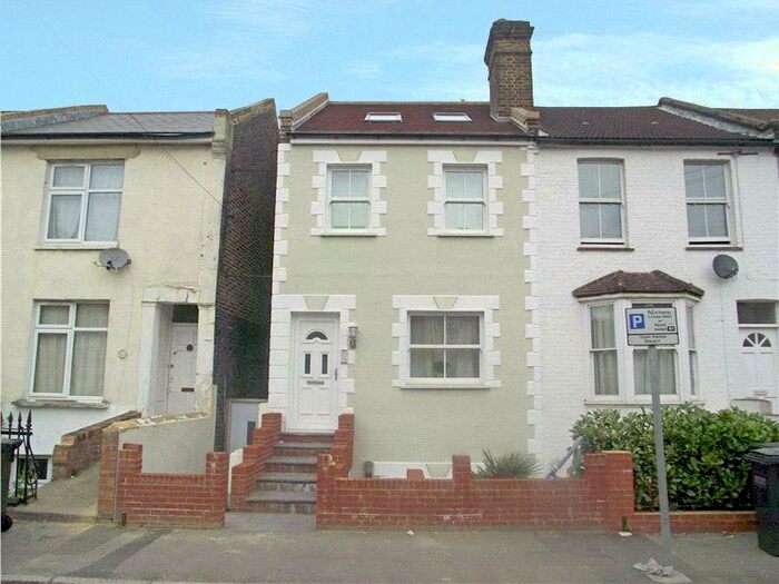 2 Bedroom Maisonette To Rent In Oval Road, Croydon, CR0