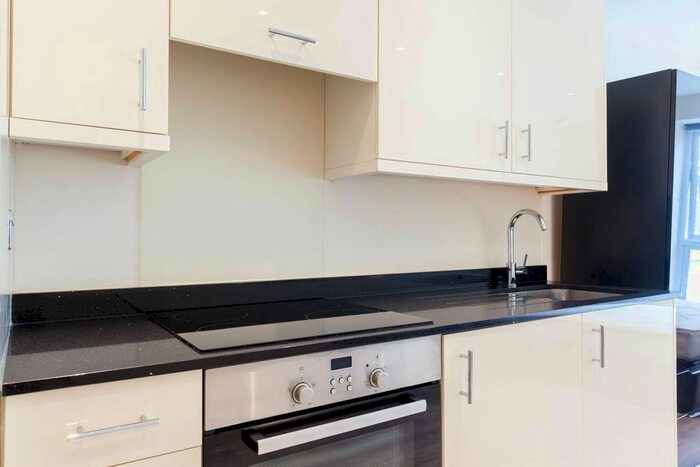 Studio To Rent In Brixton Road, Brixton, London, SW9