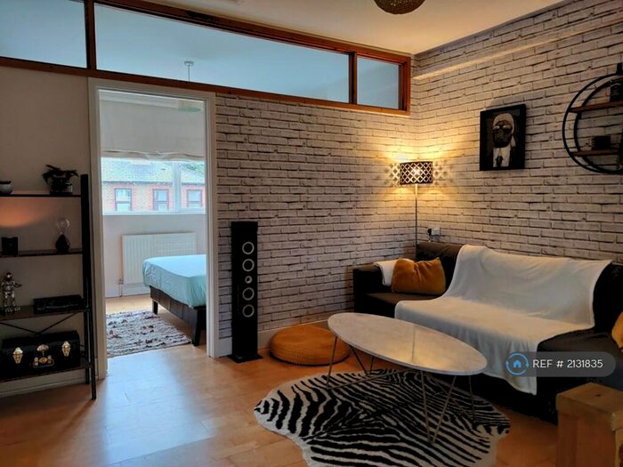 2 Bedroom Flat To Rent In Villiers Road, Kingston Upon Thames, KT1