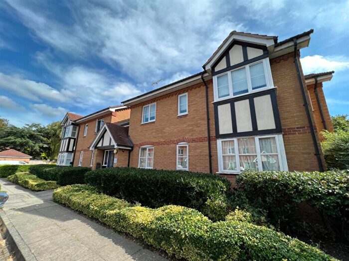 1 Bedroom Apartment To Rent In Redwood Gardens, North Chingford, E4