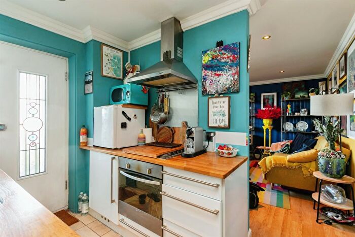 1 Bedroom Flat For Sale In Marine Court, St. Leonards-On-Sea, TN38