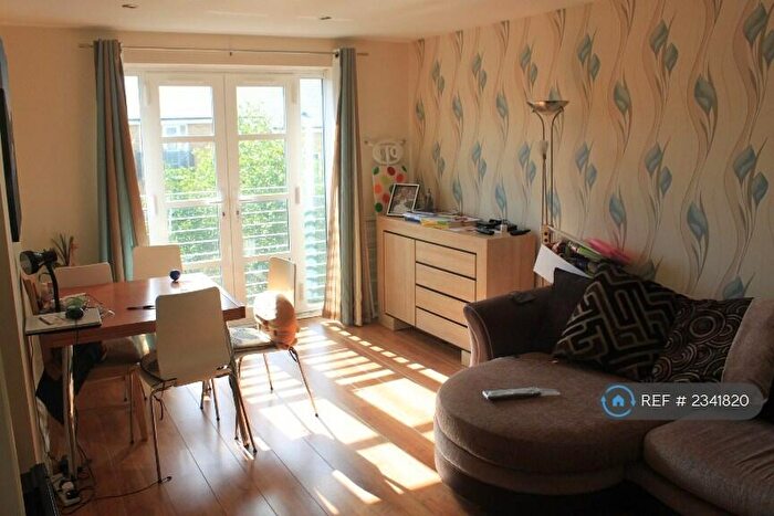 2 Bedroom Flat To Rent In Langbourne Place, London, E14