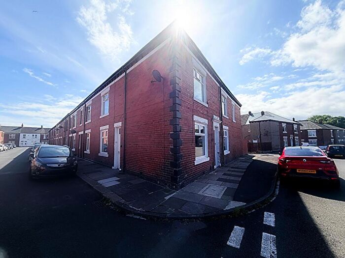 3 Bedroom Apartment For Sale In Grey Street, Wallsend, NE28