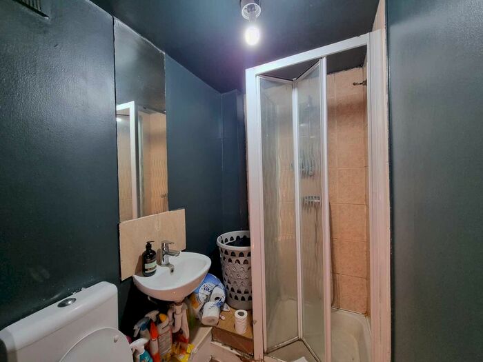 Studio To Rent In Bounds Green Road, London, N22