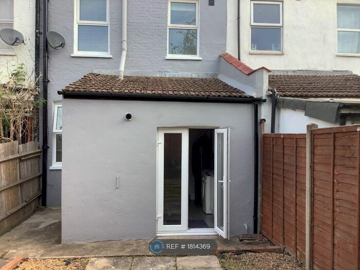 3 Bedroom Terraced House To Rent In Blackshaw Road, London, SW17