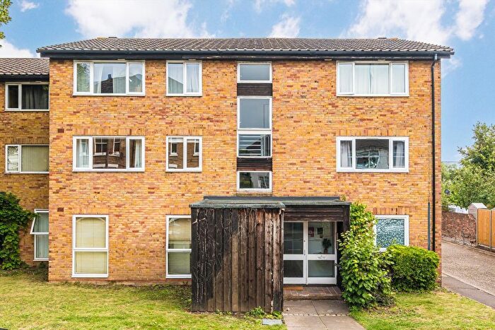 2 Bedroom Flat To Rent In Queens Road, Twickenham, TW1