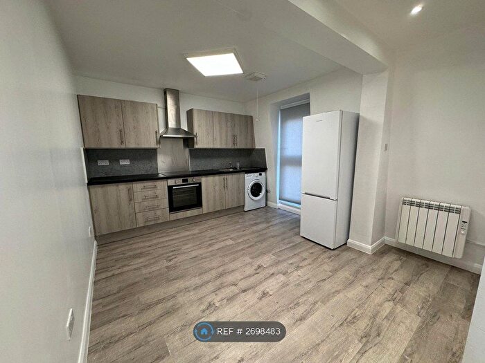 3 Bedroom Flat To Rent In Broadway Market, London, E8