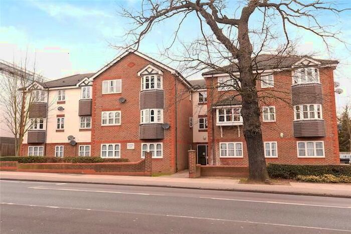 2 Bedroom Flat To Rent In Blenheim Court, Kenton Road, Harrow, HA3