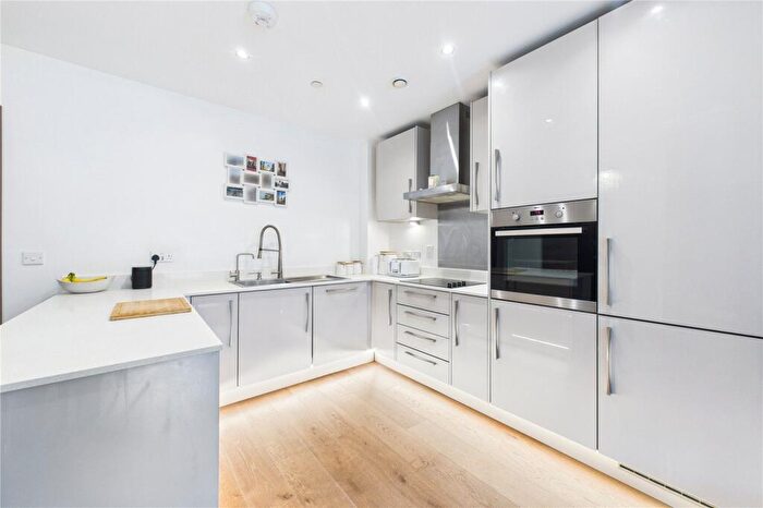 1 Bedroom Apartment For Sale In Queens Road, East Grinstead, West Sussex, RH19