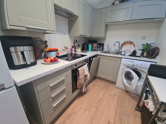 1 Bedroom Flat To Rent In Moorland Road, Leeds, LS6