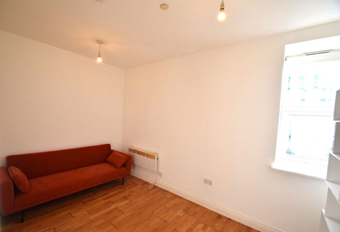 1 Bedroom Flat To Rent In Baxter Avenue, Southend-on-sea, SS2