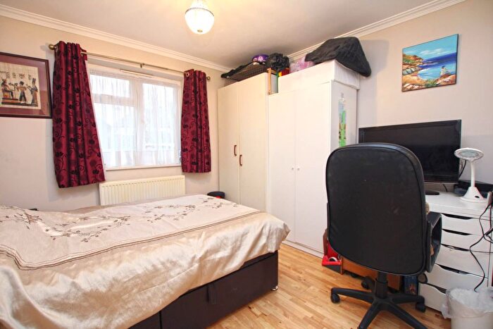 2 Bedroom Semi-Detached Bungalow For Sale In Milner Close, Garston, WD25