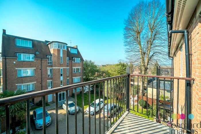 2 Bedroom Flat To Rent In Woodside Park Road, London, N12