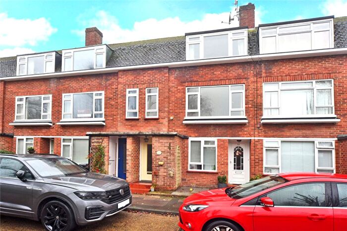 2 Bedroom Maisonette For Sale In Park Road, Banstead, Surrey, SM7