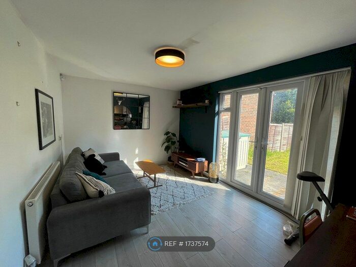 1 Bedroom Flat To Rent In Thirlmere Gardens, Northwood, HA6