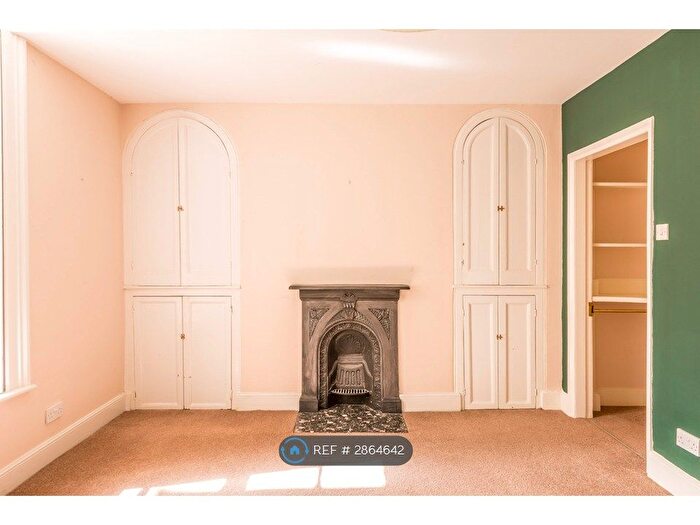 2 Bedroom Flat To Rent In Caledonia Place, Bristol, BS8