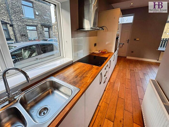 2 Bedroom End Of Terrace House To Rent In Albert Road, Queensbury, Bradford, BD13